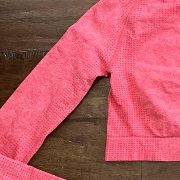 GYMSHARK- vital crop top, red, size small-EUC - Picture 7 of 10